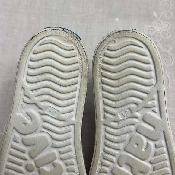Native + Crayola Jefferson Scribble shoes size J1 - Picture 8 of 9